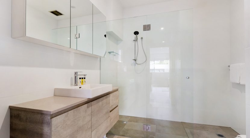 19-60-62-foveaux-bathroom